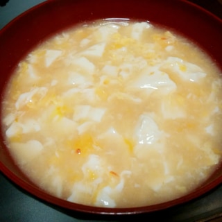 ふわふわ卵と豆腐のピリ辛スープ
